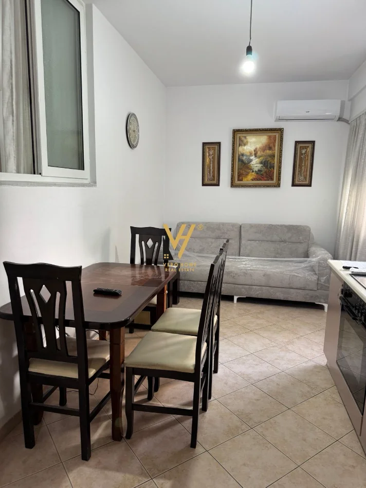Tirane, jepet me qera apartament 1+1+Ballkon Kati 2, 55 m² 520 € (KOMUNA E PARISIT)