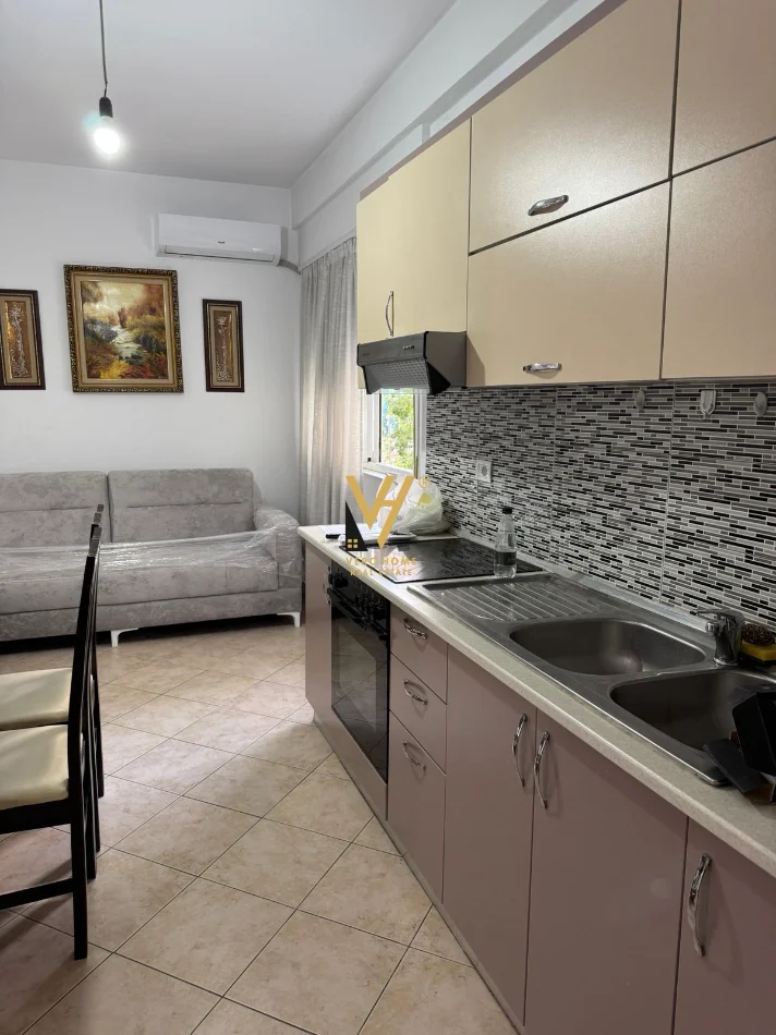 Tirane, jepet me qera apartament 1+1+Ballkon Kati 2, 55 m² 520 € (KOMUNA E PARISIT)