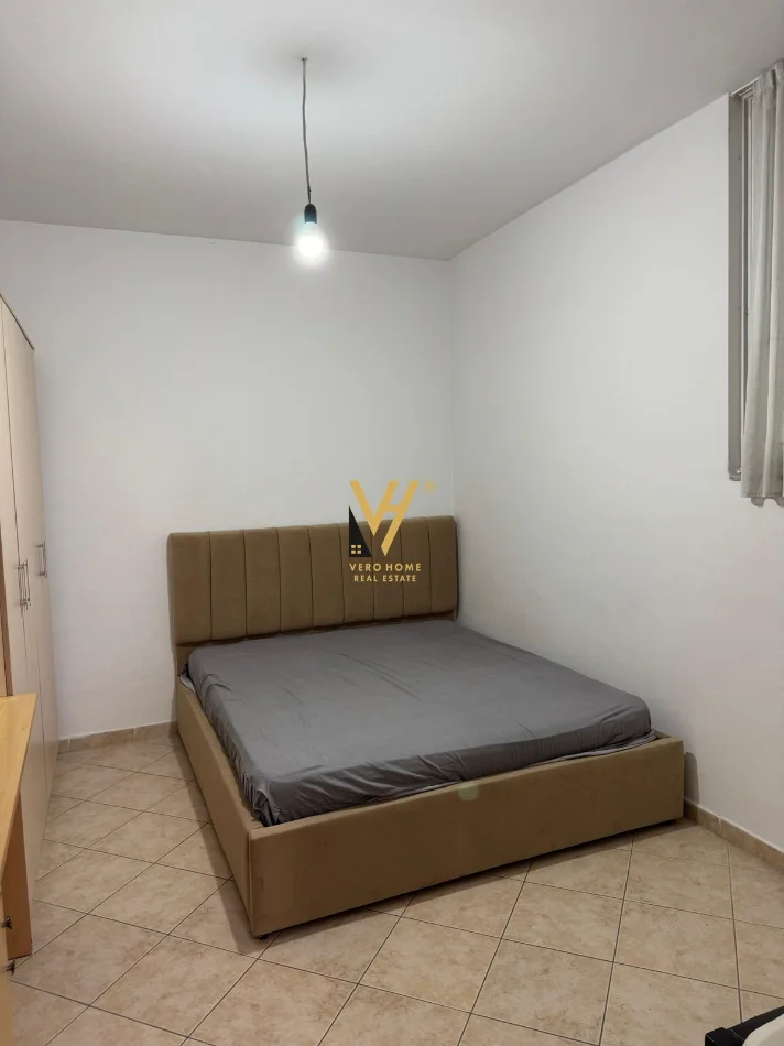 Tirane, jepet me qera apartament 1+1+Ballkon Kati 2, 55 m² 520 € (KOMUNA E PARISIT)