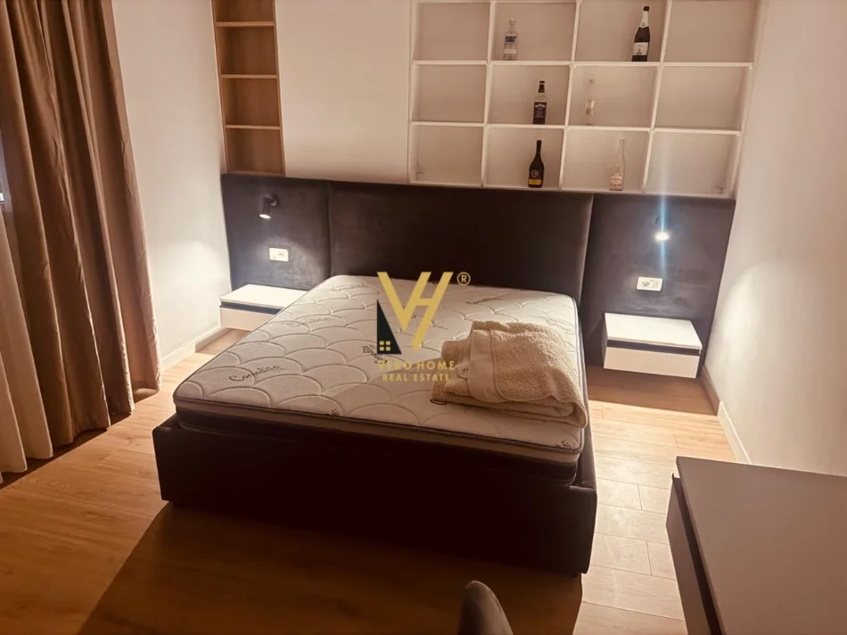 Tirane, jepet me qera apartament 2+1+Ballkon Kati 6, 120 m² 1.200 € (BLLOKU I AMBASADAVE)