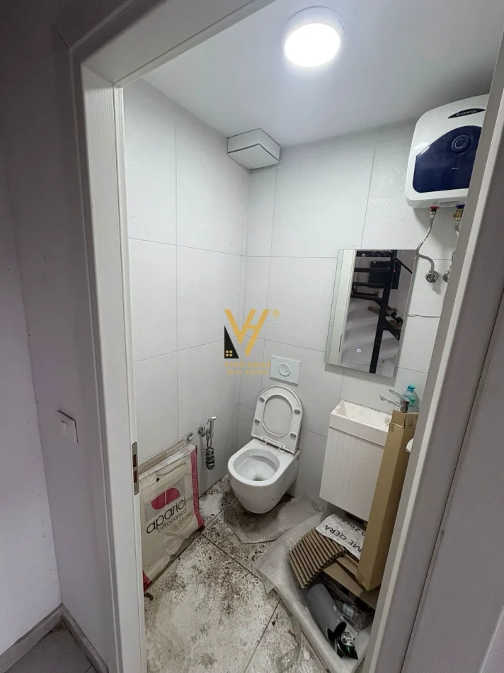 Tirane, jepet me qera dyqan Kati 0, 32 m² 450 € (KOMUNA E PARISIT)