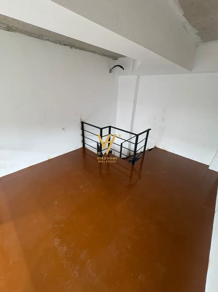 Tirane, jepet me qera dyqan Kati 0, 32 m² 450 € (KOMUNA E PARISIT)