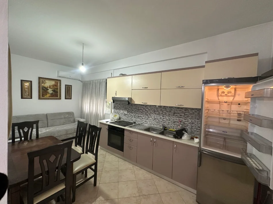 Tirane, jepet me qera apartament 1+1 Kati 2, 55 m² (KOMUNA E PARISIT)