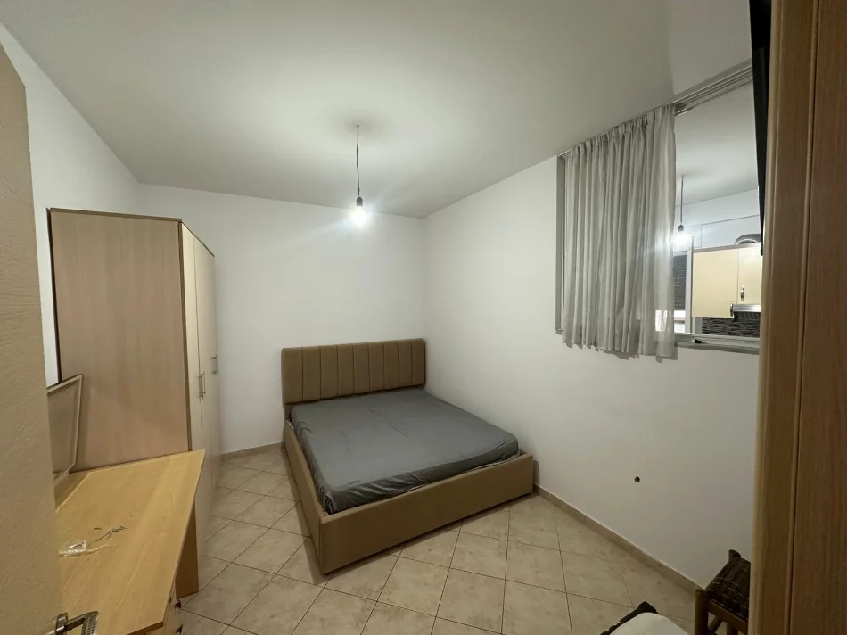 Tirane, jepet me qera apartament 1+1 Kati 2, 55 m² (KOMUNA E PARISIT)