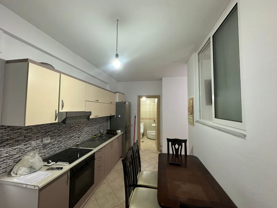 Tirane, jepet me qera apartament 1+1 Kati 2, 55 m² (KOMUNA E PARISIT)