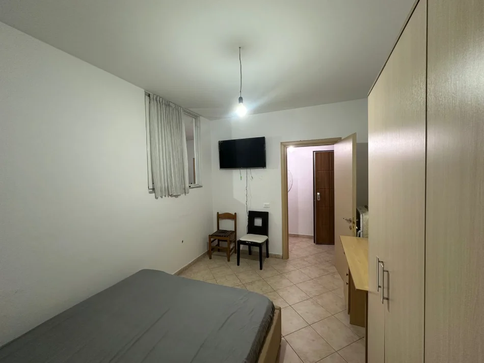 Tirane, jepet me qera apartament 1+1 Kati 2, 55 m² (KOMUNA E PARISIT)