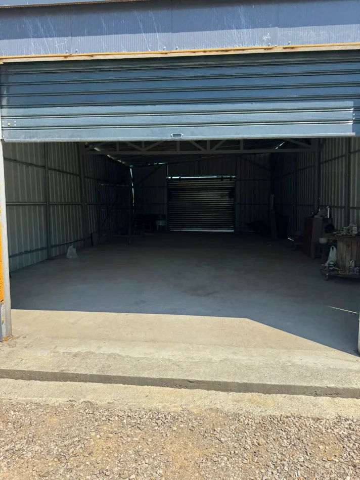 Tirane, jepet me qera magazine Kati 0, 140 m² 900 € (Autostrada Tirane Durres)