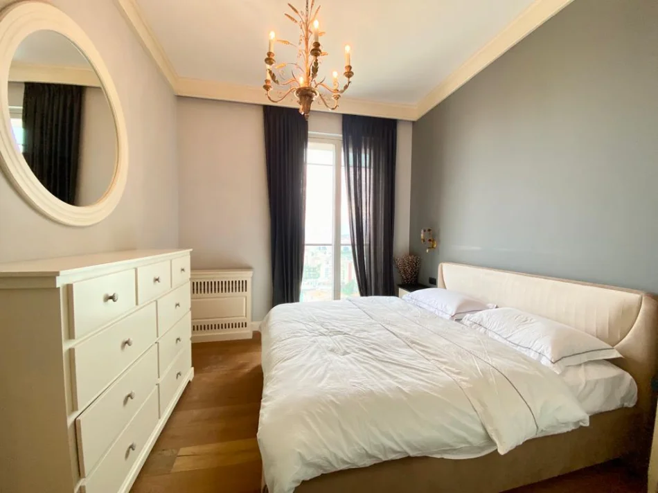 Tirane, jepet me qera apartament 2+1+Ballkon Kati 21, 130 m² 2.000 € (Ambassador 3)