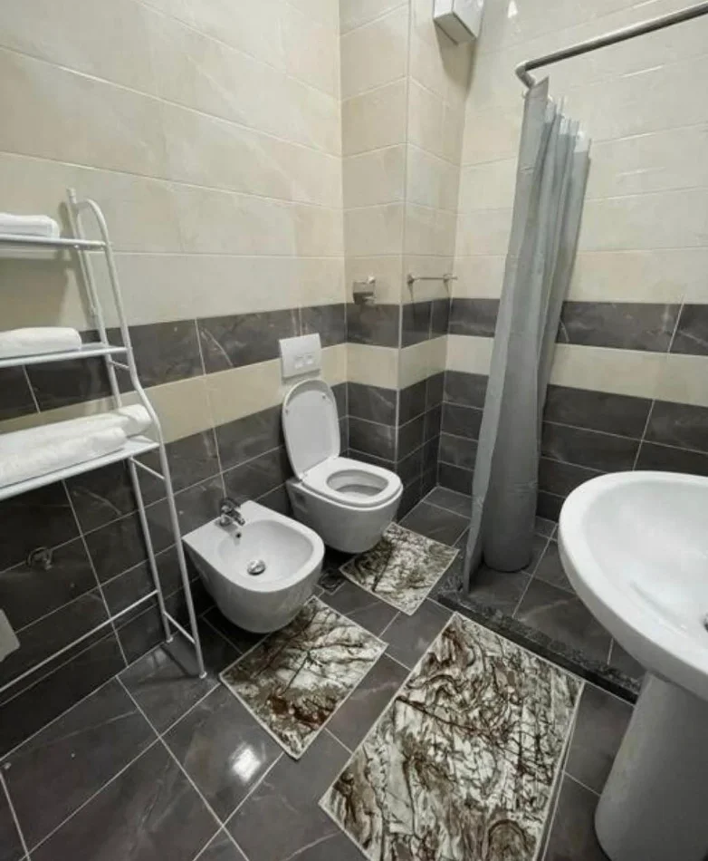 Tirane, jepet me qera apartament 1+1 Kati 6, 58 m² 700 € (Komuna e Parisit)