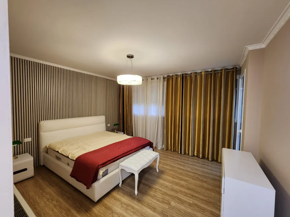 Tirane, jepet me qera Vile 3+1+Aneks+Ballkon Kati 2, 500 m² 2.000 € (Long Hill)