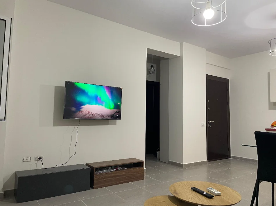 Tirane, jepet me qera apartament 1+1 Kati 5, 55 m² 550 € (PRANE KLINIKES INDIANE TE SYRIT)