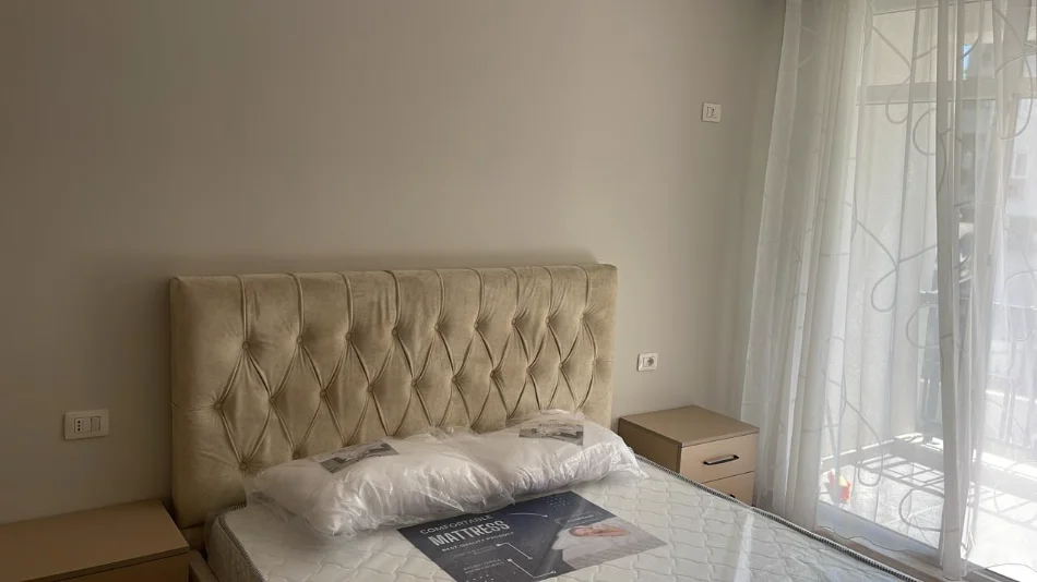 Tirane, jepet me qera 1+1 , (rruga e dibres)