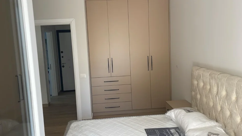 Tirane, jepet me qera 1+1 , (rruga e dibres)