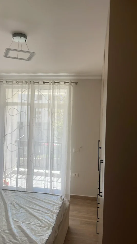Tirane, jepet me qera 1+1 , (rruga e dibres)