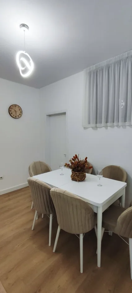 Tirane, jepet me qera apartament 1+1 Kati 5, 85 m² 700 € (Rruga Islam Alla tek mulliri, Rruga Kavajes)