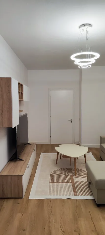 Tirane, jepet me qera apartament 1+1 Kati 5, 85 m² 700 € (Rruga Islam Alla tek mulliri, Rruga Kavajes)