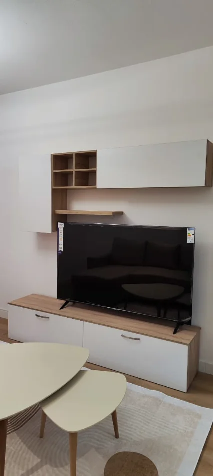 Tirane, jepet me qera apartament 1+1 Kati 5, 85 m² 700 € (Rruga Islam Alla tek mulliri, Rruga Kavajes)