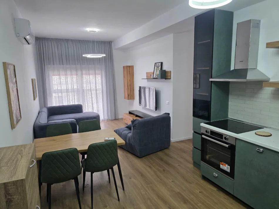 Tirane, jepet me qera apartament 2+1 Kati 8, (Ali Demi)