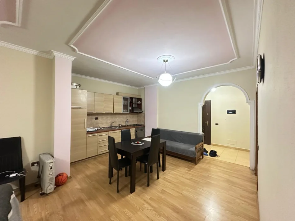 Tirane, jepet me qera apartament 2+1 Kati 2, (jordan misja)