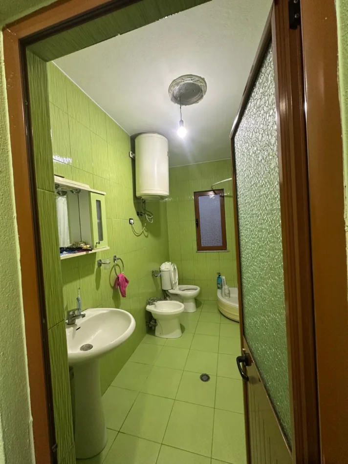 Tirane, jepet me qera apartament 2+1 Kati 2, (jordan misja)