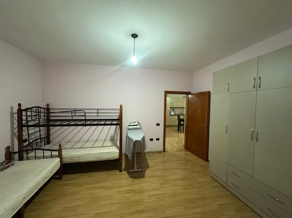 Tirane, jepet me qera apartament 2+1 Kati 2, (jordan misja)