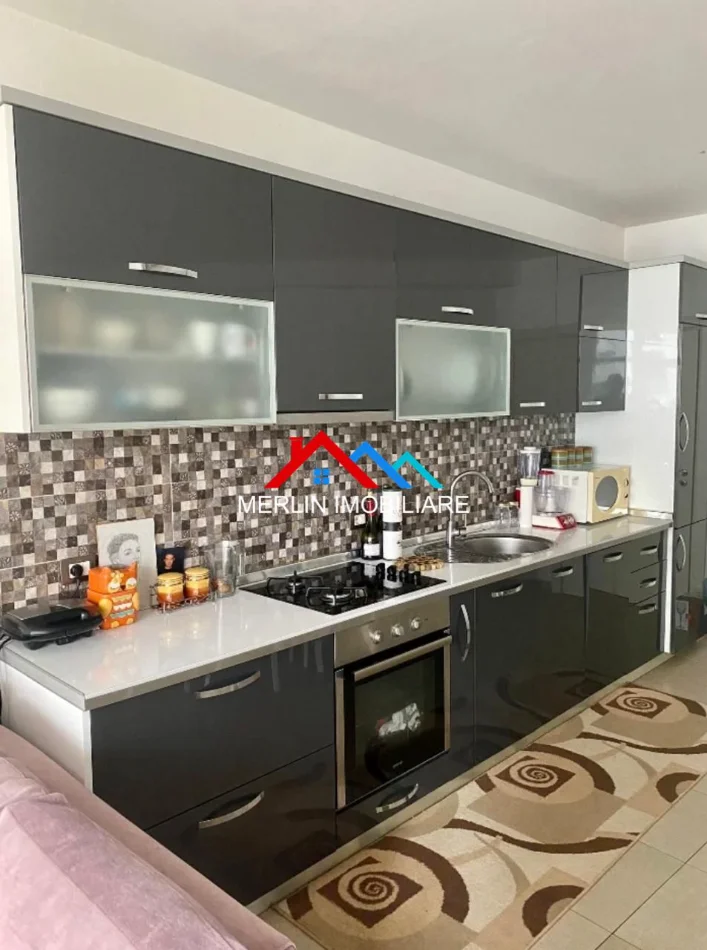 Tirane, shitet apartament 2+1+Ballkon Kati 3, 116 m² 165.000 € (RRUGA 3 DESHMORET,YZBERISHT)