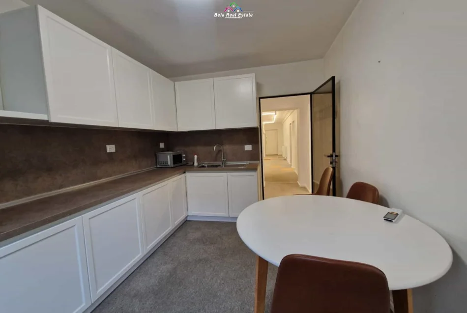 Tirane, jepet me qera zyre Kati 2, 130 m² 1.420 € (rruga durresit)