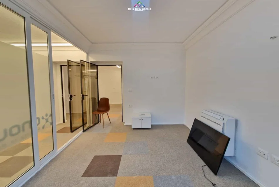 Tirane, jepet me qera zyre Kati 2, 130 m² 1.420 € (rruga durresit)