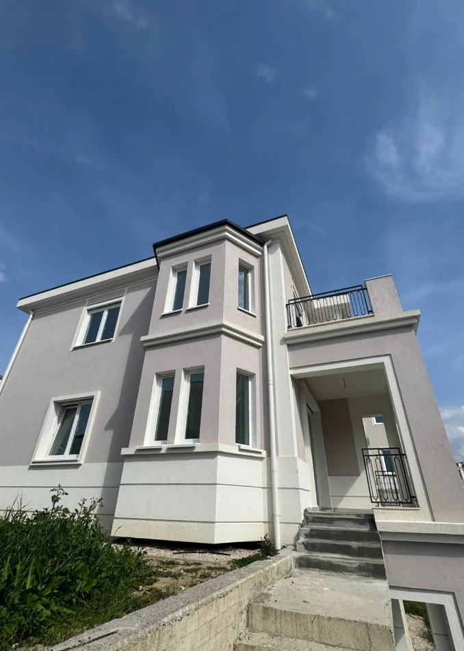 Tirane, shitet Vile , 353 m² 1.050.000 € (teg)