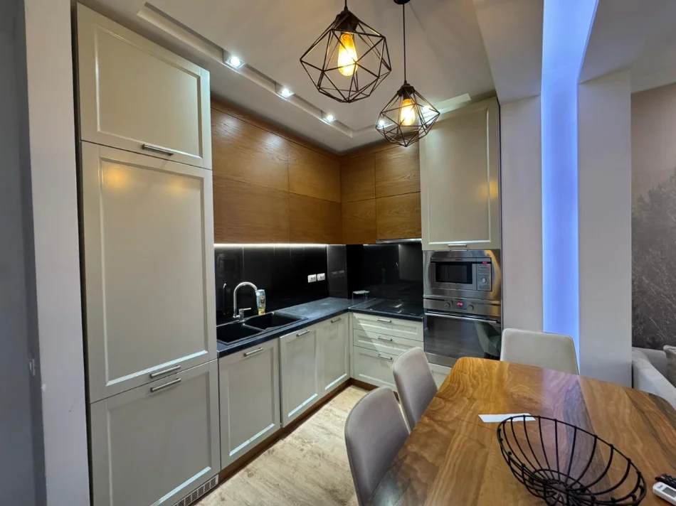 Tirane, jepet me qera apartament 2+1+Ballkon Kati 5, 105 m² 800 € (Rr: Bill Klinton)