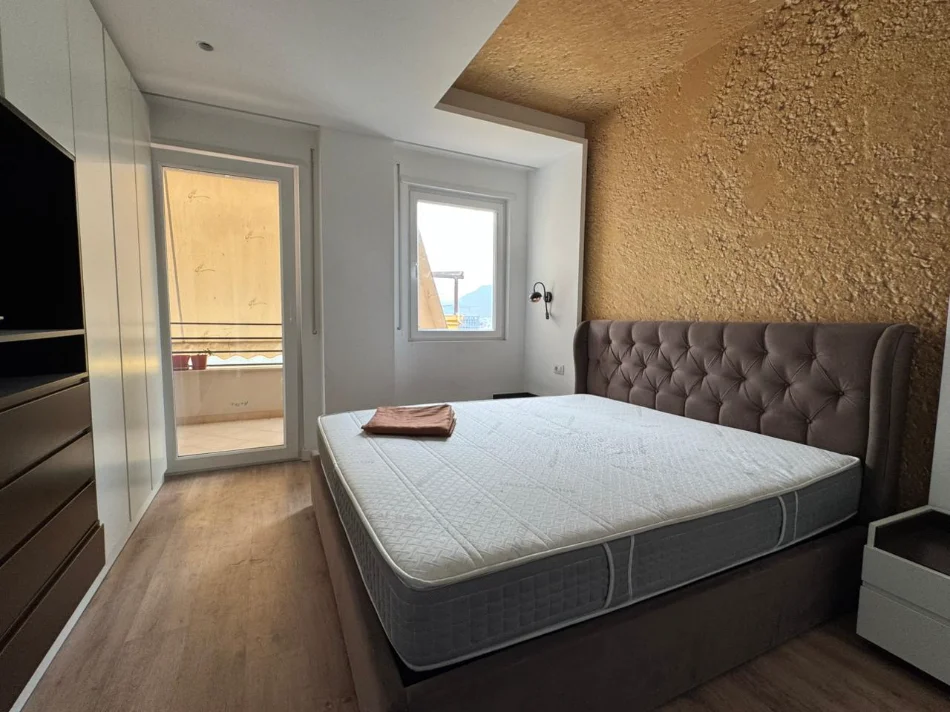 Tirane, jepet me qera apartament 2+1+Ballkon Kati 5, 105 m² 800 € (Rr: Bill Klinton)