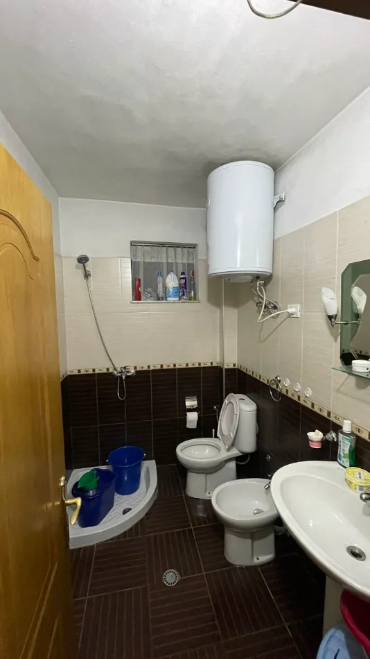 Tirane, jepet me qera apartament 1+1 Kati 6, 60 m² 400 € 