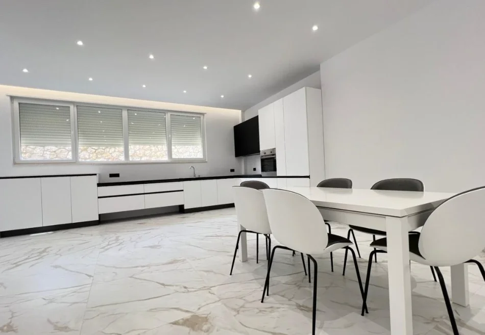 shitet 4+1 , 520 m²