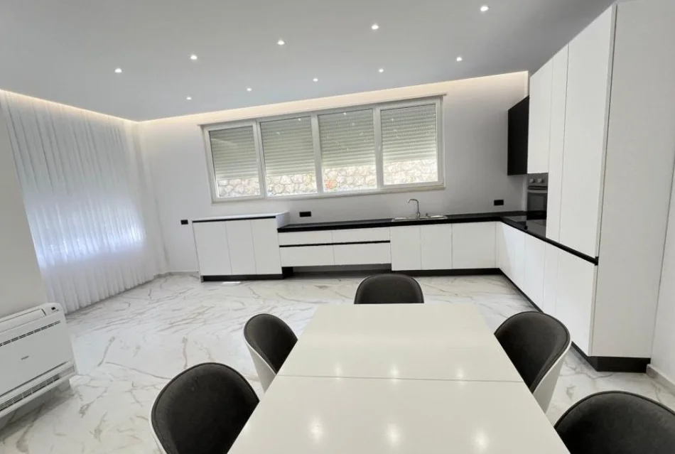 shitet 4+1 , 520 m²