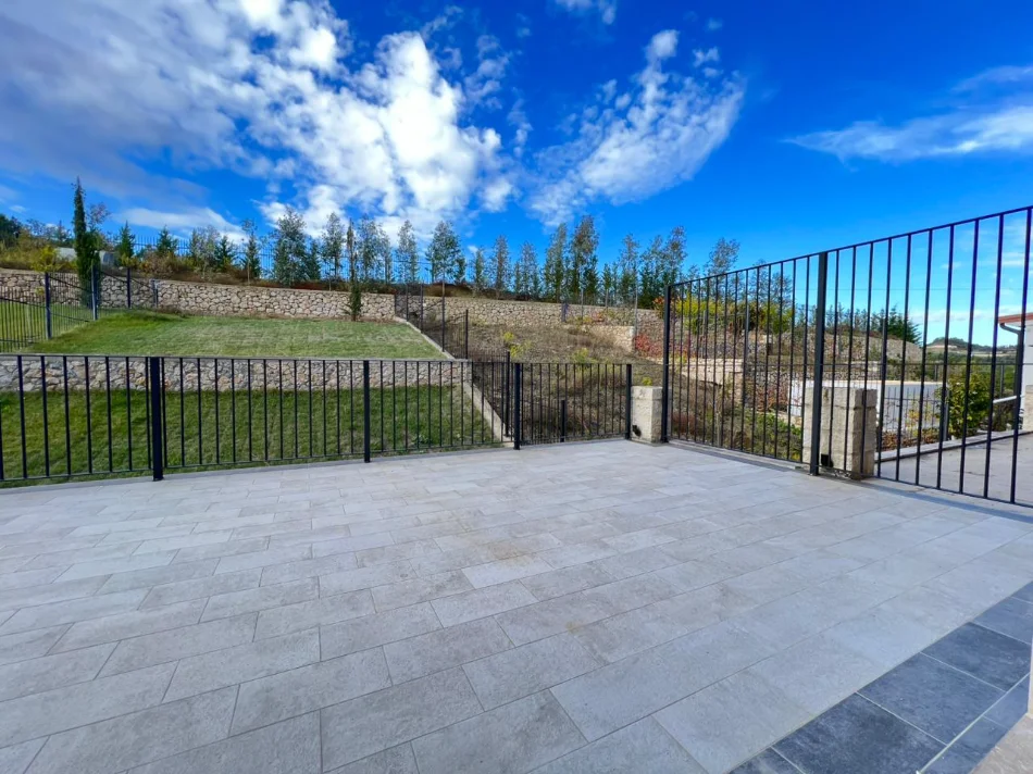 Tirane, shitet Vile 3 Katshe Kati 3, 517 m² 695.000 € (Secret Garden Residence, TEG)
