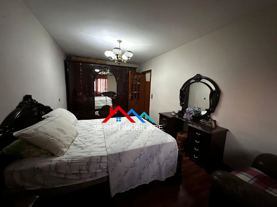 Tirane, jepet me qera apartament 2+1+Ballkon Kati 4, 100 m² 575 € (RRUGA FORTUZI)