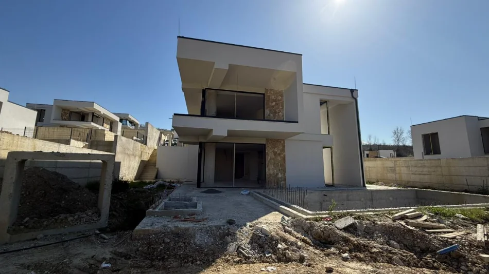 Tirane, shitet Vile 2 Katshe Kati 2, 297 m² 750.000 € (Farke)