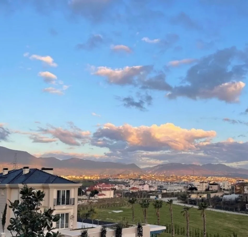 Tirane, shitet Vile 2 Katshe , 900 m² 2.700.000 € (mjull bathore)
