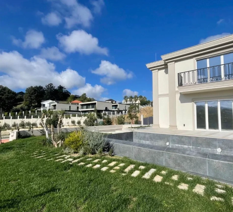 Tirane, shitet Vile 2 Katshe , 900 m² 2.700.000 € (mjull bathore)