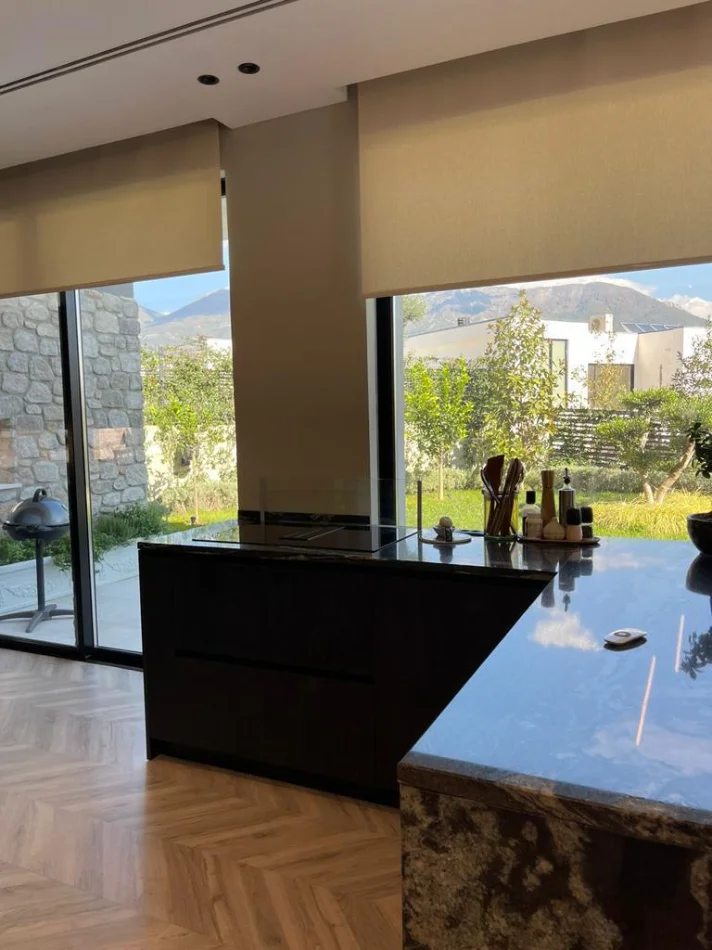 Tirane, shitet Vile 3 Katshe , 300 m² 2.200.000 € (teg)