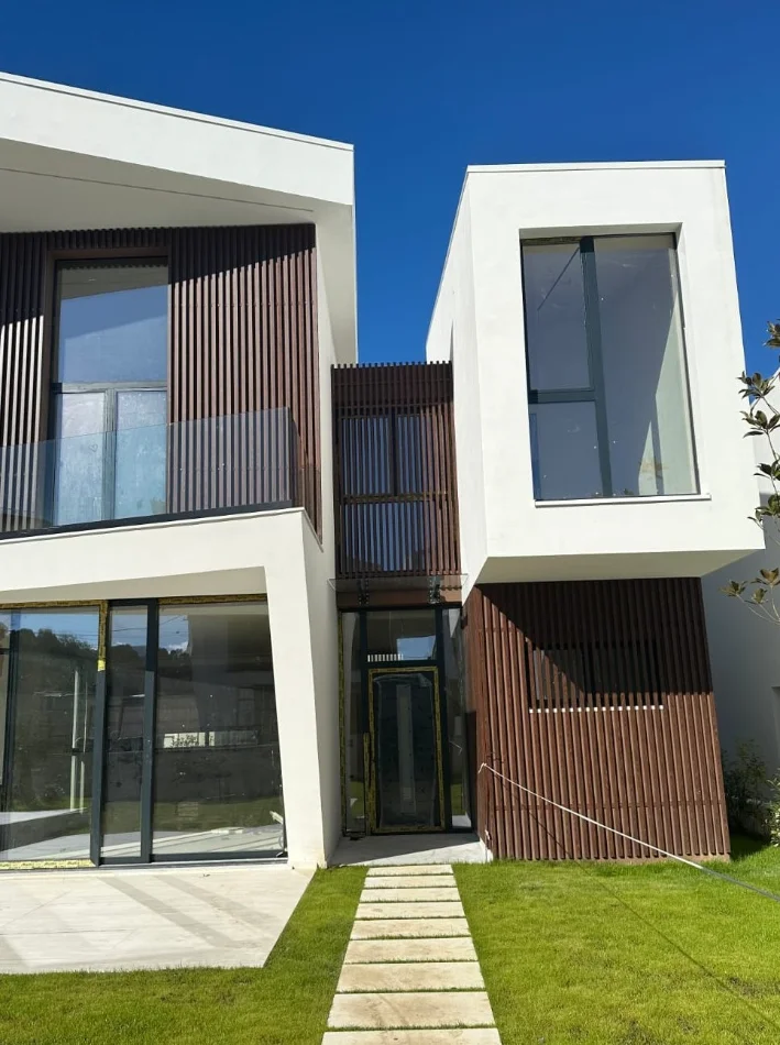 Tirane, shitet Vile 4+1+Ballkon , 780.000 € (teg)