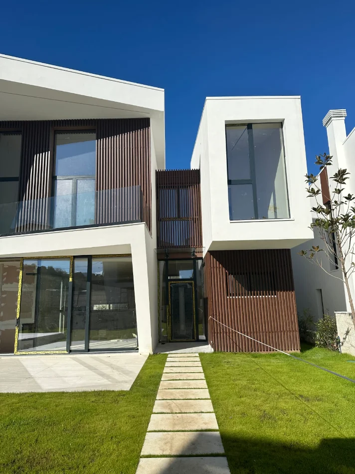 Tirane, shitet Vile 2 Katshe Kati 2, 470 m² 780.000 € (TEG)