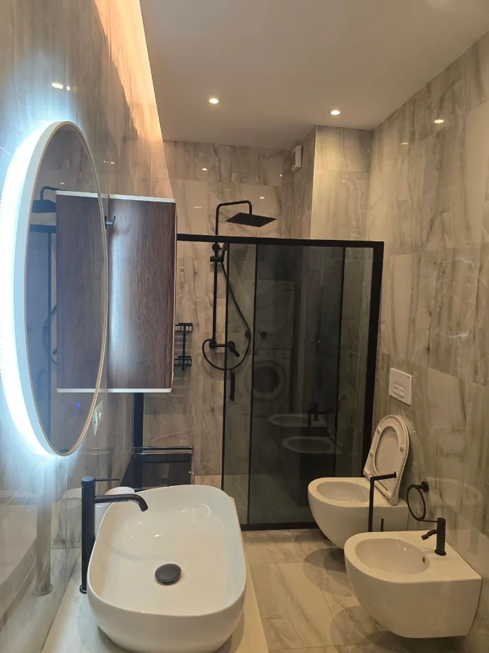 Tirane, jepet me qera apartament 2+1 Kati 3, 110 m² 900 € (rezidenca marga)