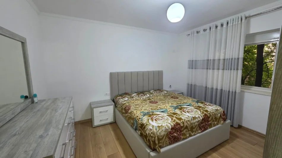 Shitet Apartament 1+1 - Rruga e Elbasanit