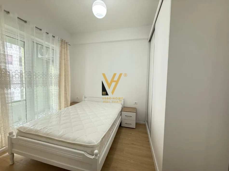 Tirane, jepet me qera apartament 1+1+Ballkon Kati 5, 65 m² 420 € (ALI DEMI)