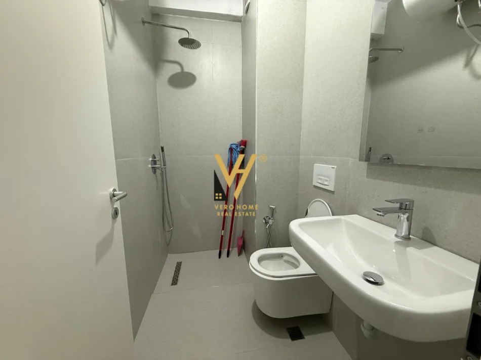 Tirane, jepet me qera apartament 1+1+Ballkon Kati 5, 65 m² 420 € (ALI DEMI)