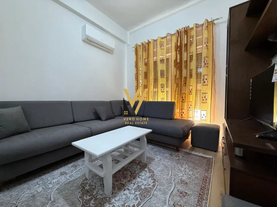 Tirane, jepet me qera apartament 1+1+Ballkon Kati 5, 65 m² 420 € (ALI DEMI)