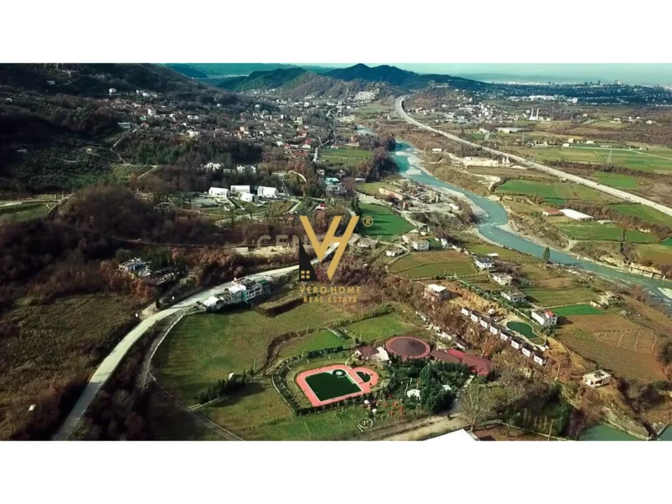 Tirane, shitet truall , 8.500 m² 978.000 € (VISHAJ)