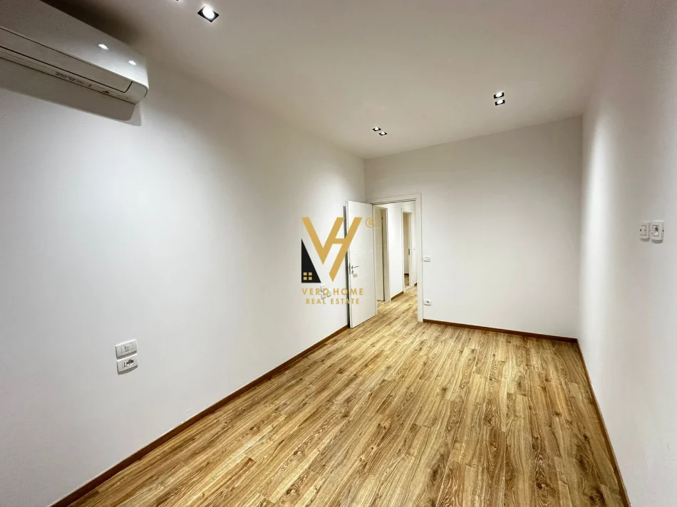 Tirane, jepet me qera zyre Kati 3, 96 m² 1.650 € (RRUGA E ELBASANIT)