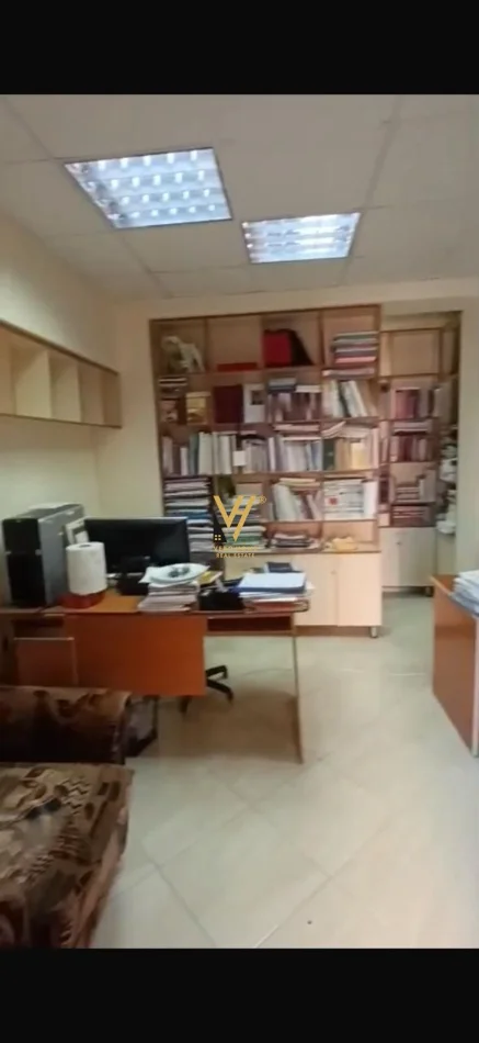 Tirane, jepet me qera zyre Kati 0, 35 m² 470 € (RRUGA FORTUZI)